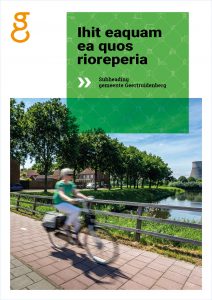 Voorbeeld van voorpagina folder in huisstijl Gemeente Geertruidenberg. Met heading in groen vlak met daaronder een afbeelding.